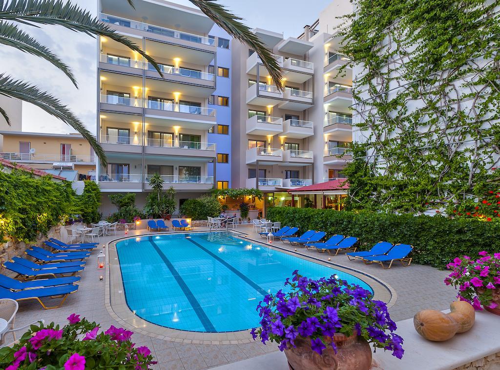 One-Bedroom Apartment with Pool View